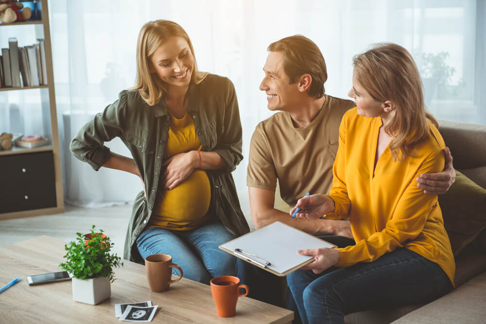 couple meeting a surrogate mother through an agency