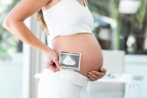 pregnant surrogate with sonogram